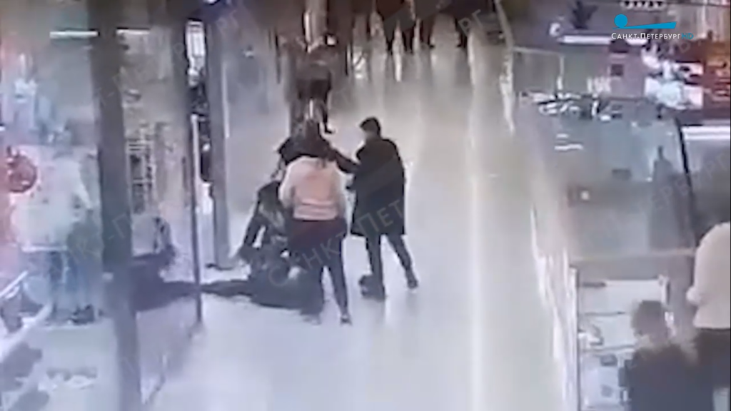 Three people were injured in St. Petersburg in a fight provoked by the introduction of QR-codes (VIDEO)