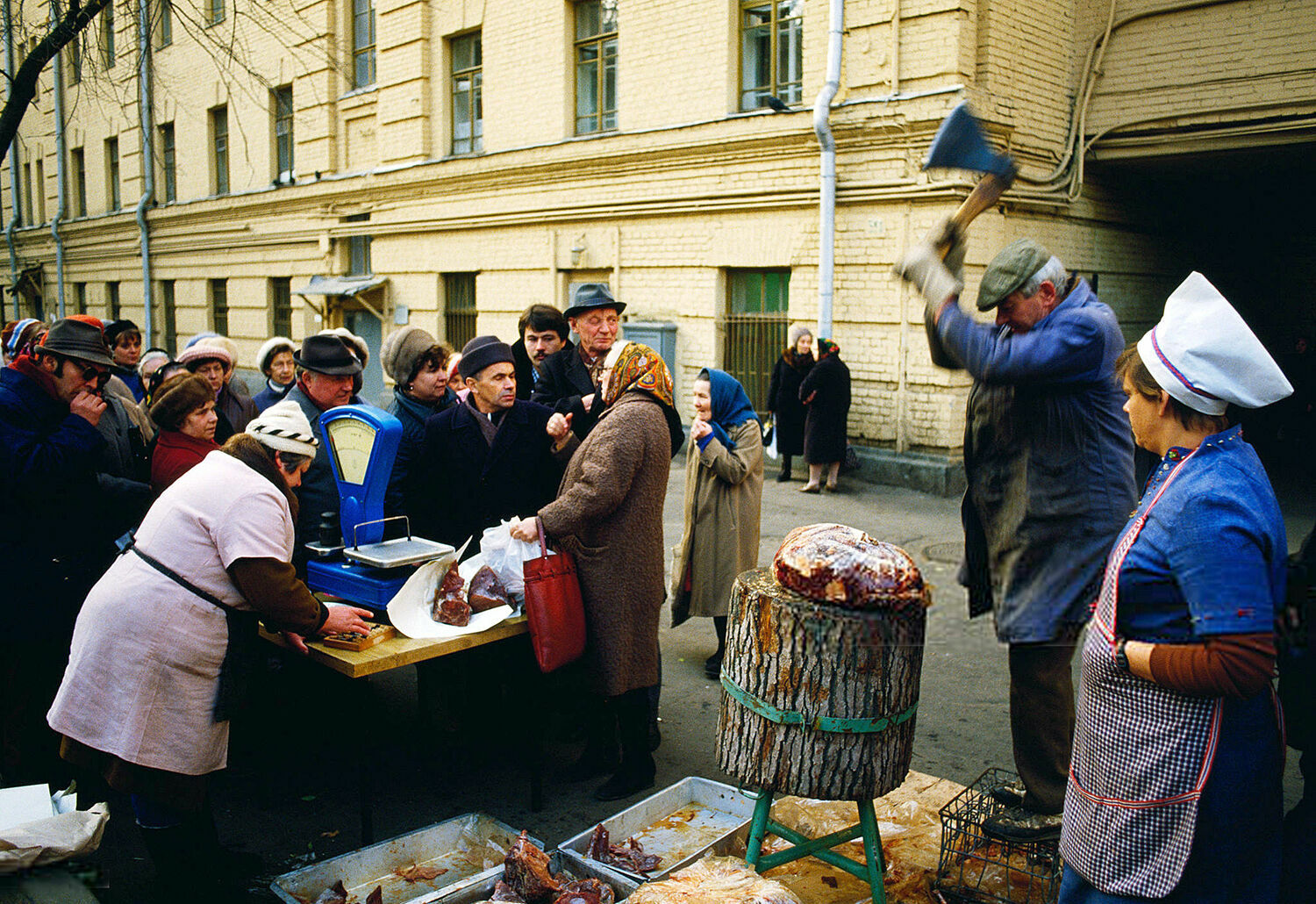 Remember the old times: how salaries in the USSR differed from today's in Russia
