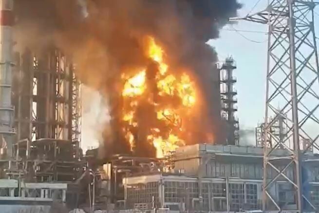 A large fire at the Antipinsky refinery in Tyumen was extinguished