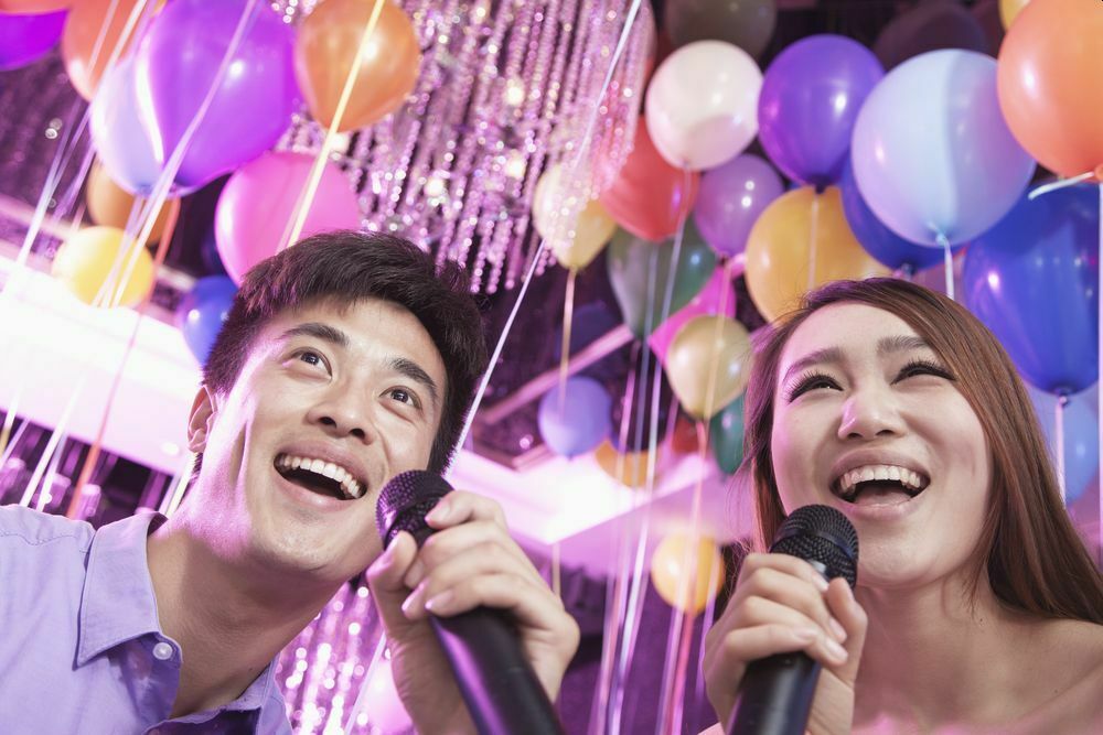 The song prevents them from "building and living": censorship of karaoke is introduced in China