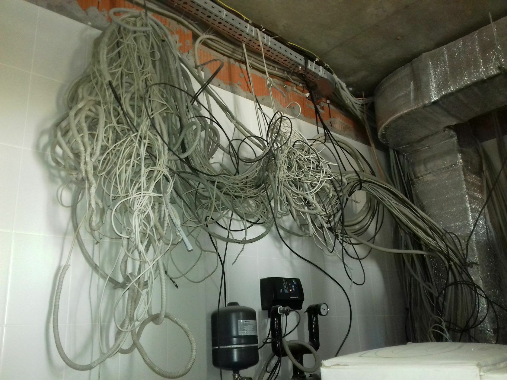 The Ministry of Construction was offered to check the wiring in the apartments