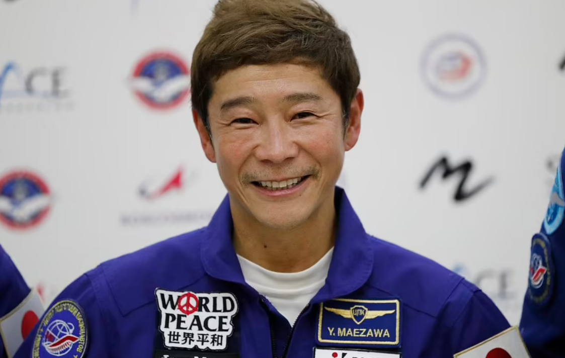 Billionaire Yusaku Maezawa has recruited a team to fly around the moon in 2023