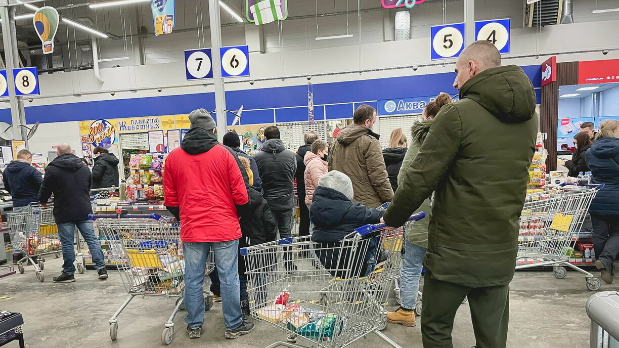 Nearly half of consumers expect food spending to rise
