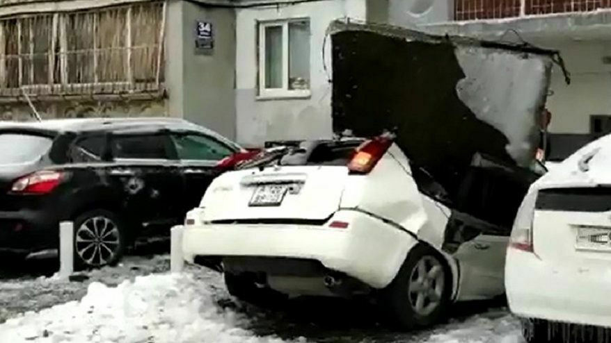 Video of the day: a concrete slab from the roof of a skyscraper collapsed onto a car in Vladivostok