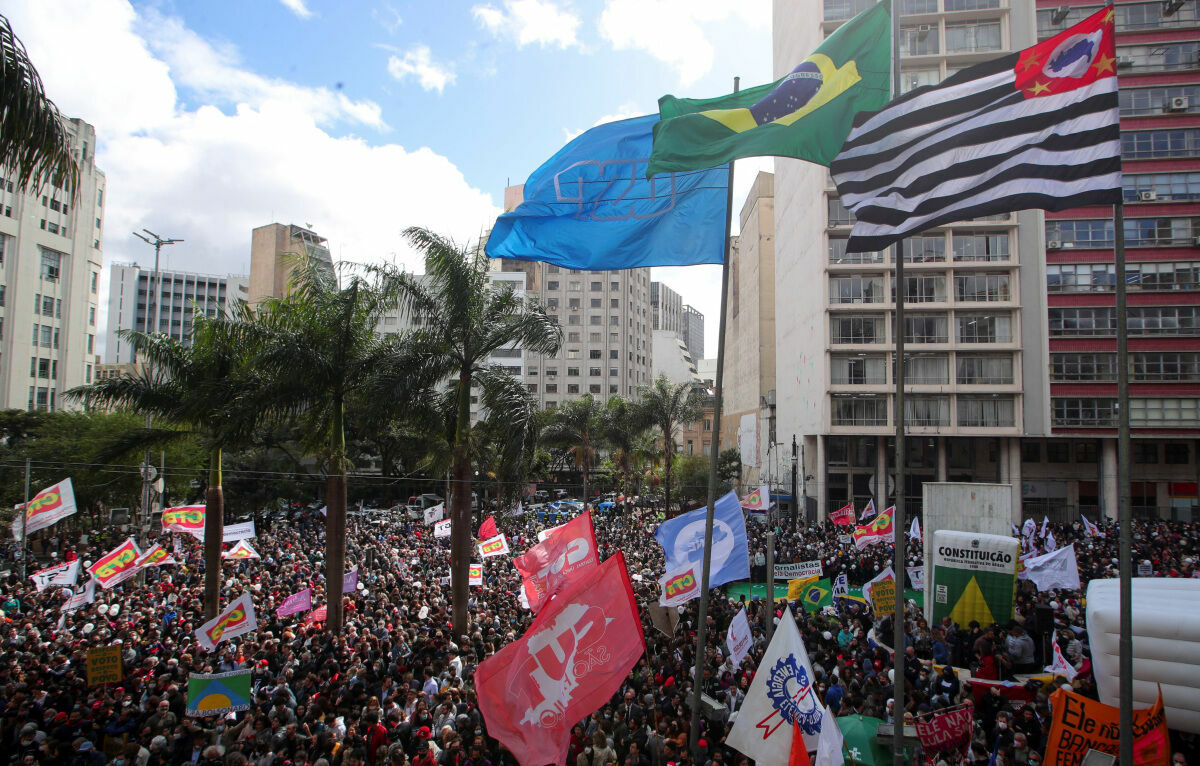 Thousands protest against dictatorship in Brazil