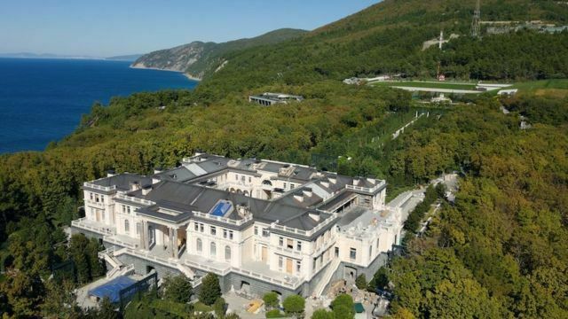Video of the day: Mash published a tour in the palace in Gelendzhik