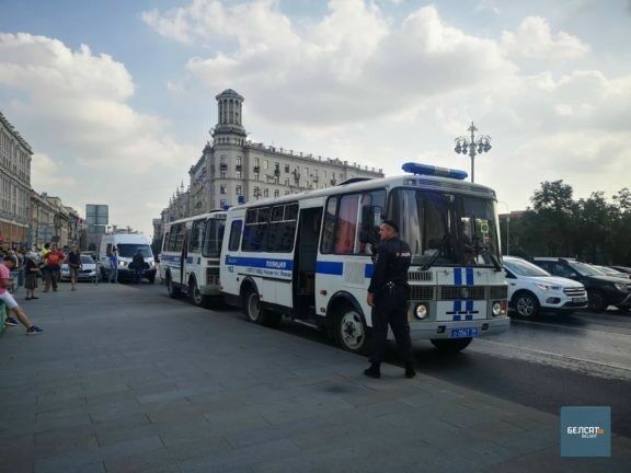 Pushkin Square in Moscow flooded with paddy wagons