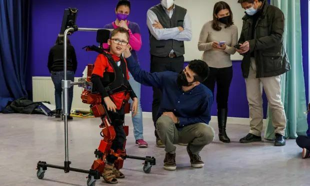Spanish boy with cerebral palsy received the world's first children's exoskeleton that allows you to walk