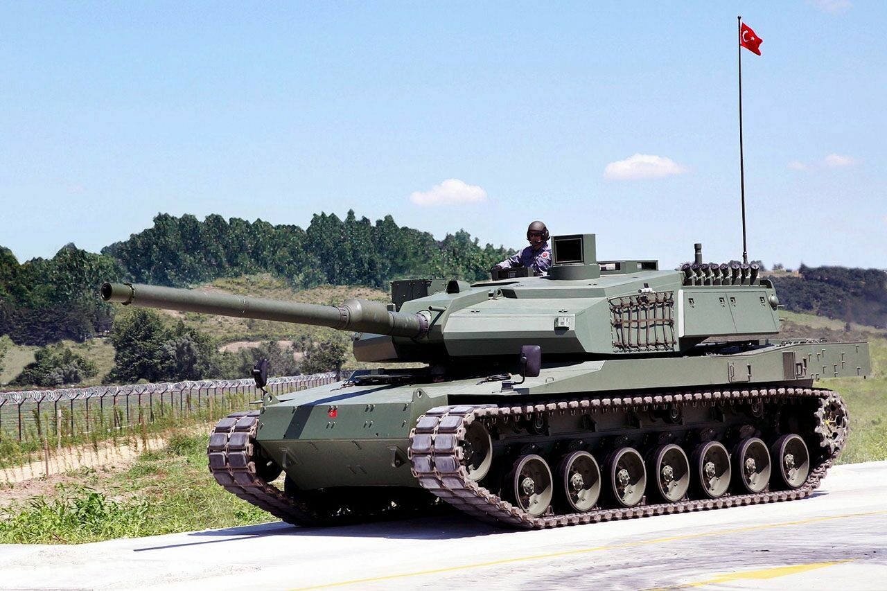 Conflict escalates: Turkey moves its tanks to the border with Greece