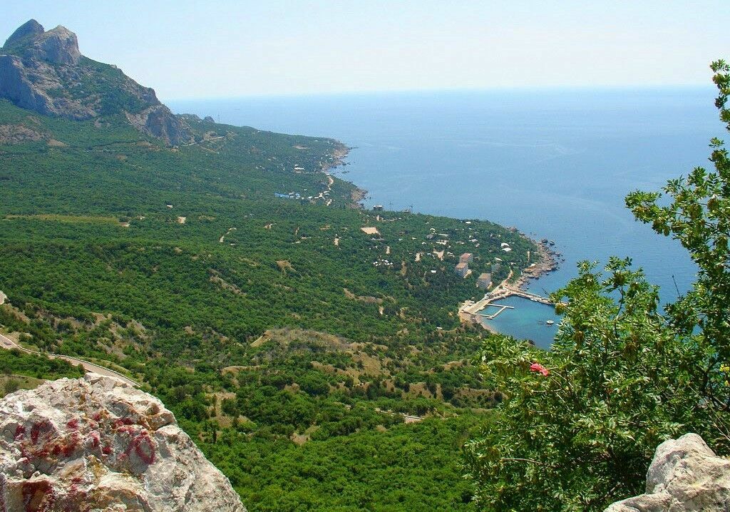 Large land redistribution in Crimea: what happens with the property of Ukrainians