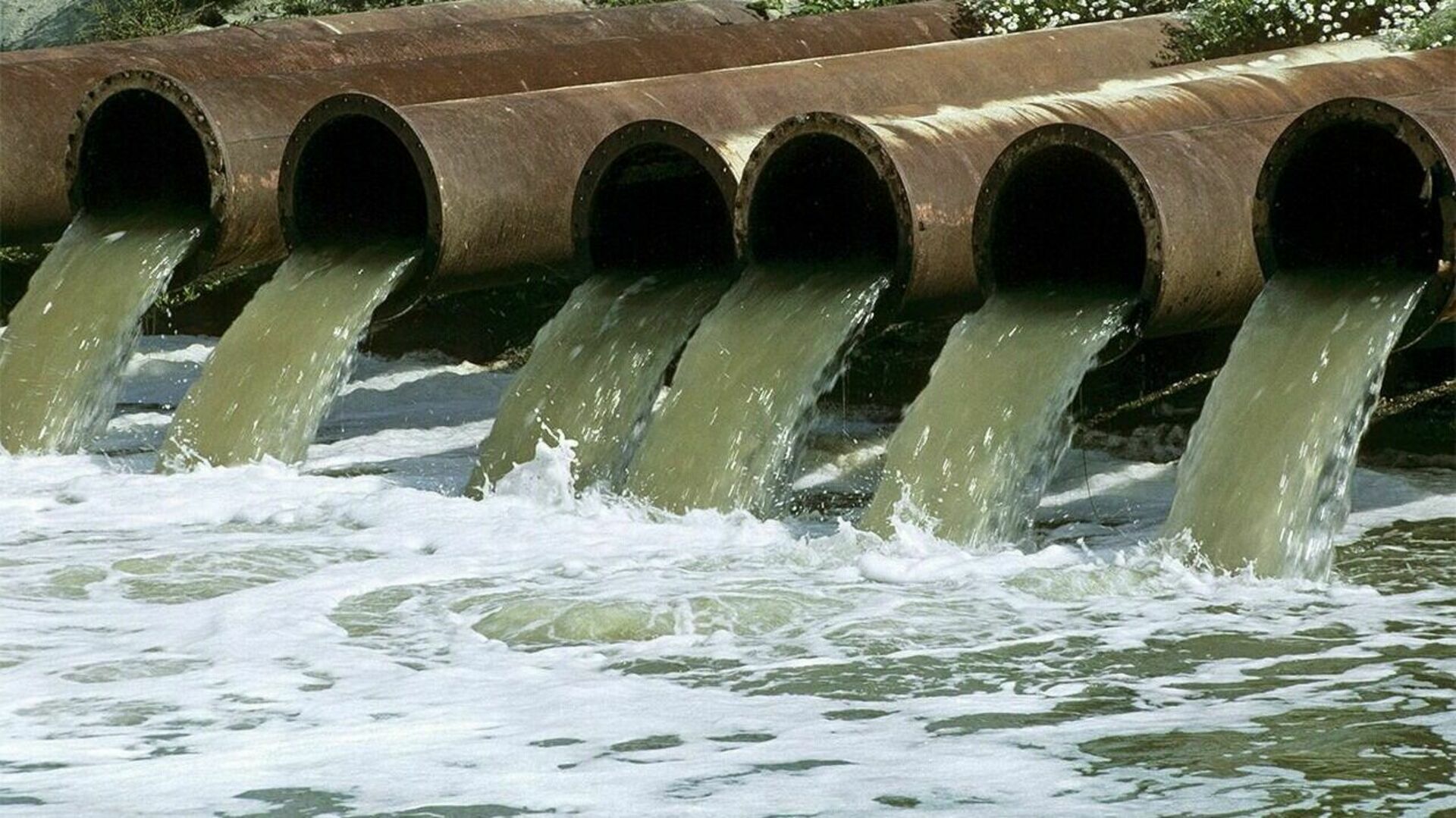 Стоками называют. Сточные воды. Промышленные сточные воды. Сброс сточных вод. Загрязнение водоемов.