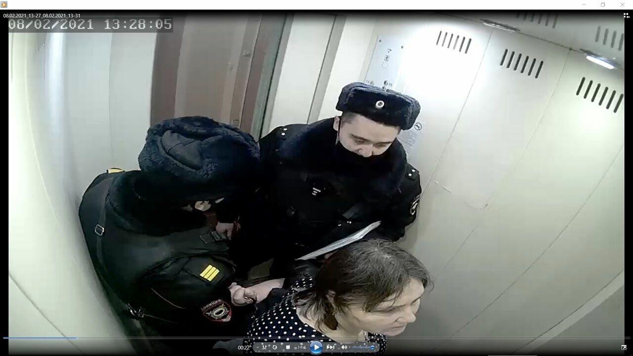 In Yekaterinburg, police trump up a case against a pensioner for refusing to talk with the guardians of order