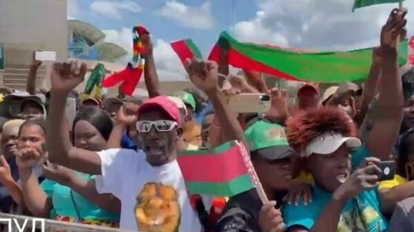 Video of the day: Zimbabweans performed a welcome dance after the arrival of Lukashenko