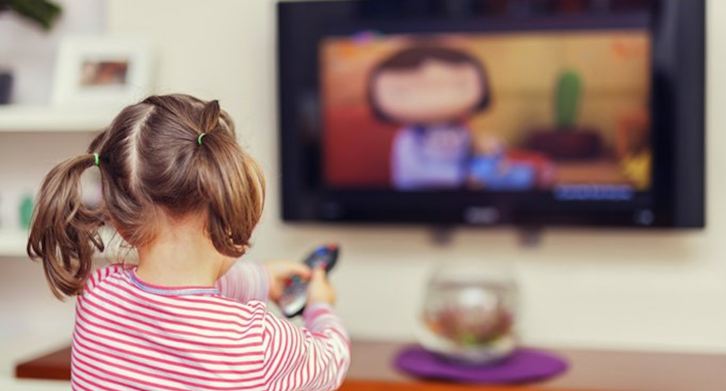 Two hours a day watching TV in childhood threatens the development of addictions in the future