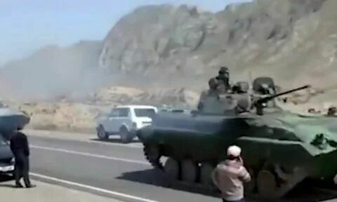Tajikistan began pulling tanks to the Kyrgyz border