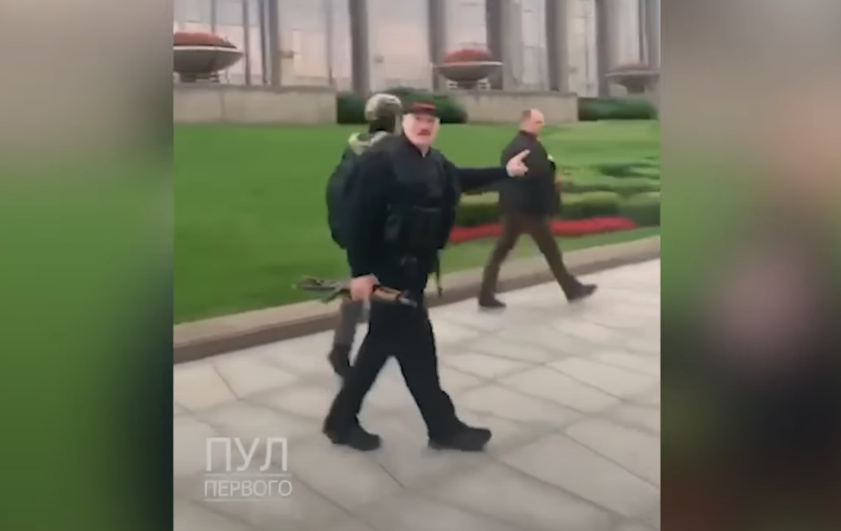 Lukashenko arrived at the residence with a gun in his hands (VIDEO)