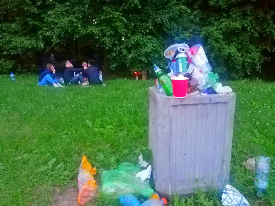 This is what is happening in the park in Kuzminki. 