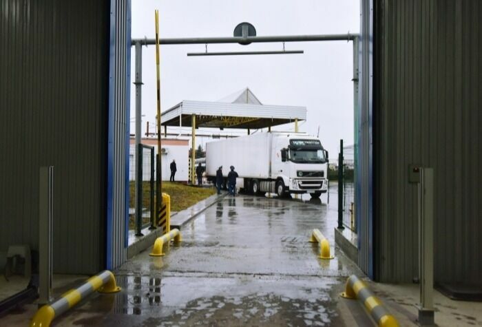 Road carriers in protest stopped entering China through the border checkpoint in Primorsky Territory