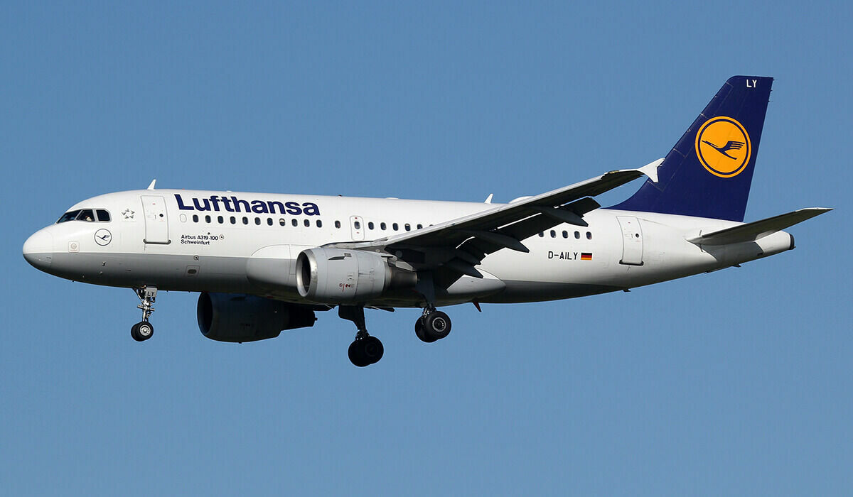 Lufthansa canceled flights from Moscow and St. Petersburg