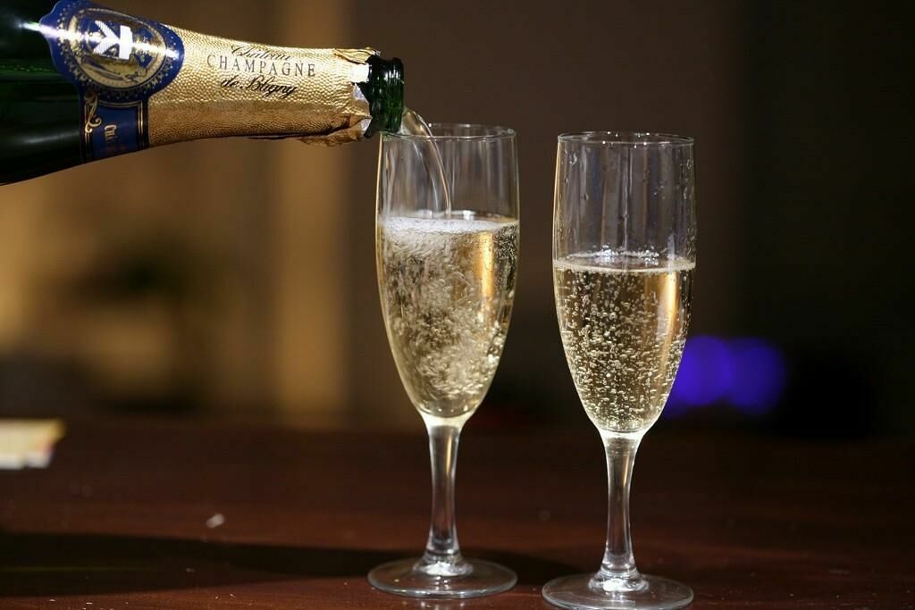 Sales of champagne in Russia before the New Year fell by a third