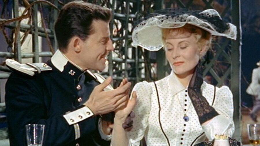Кадр из фильма «Большие манёвры», 1955