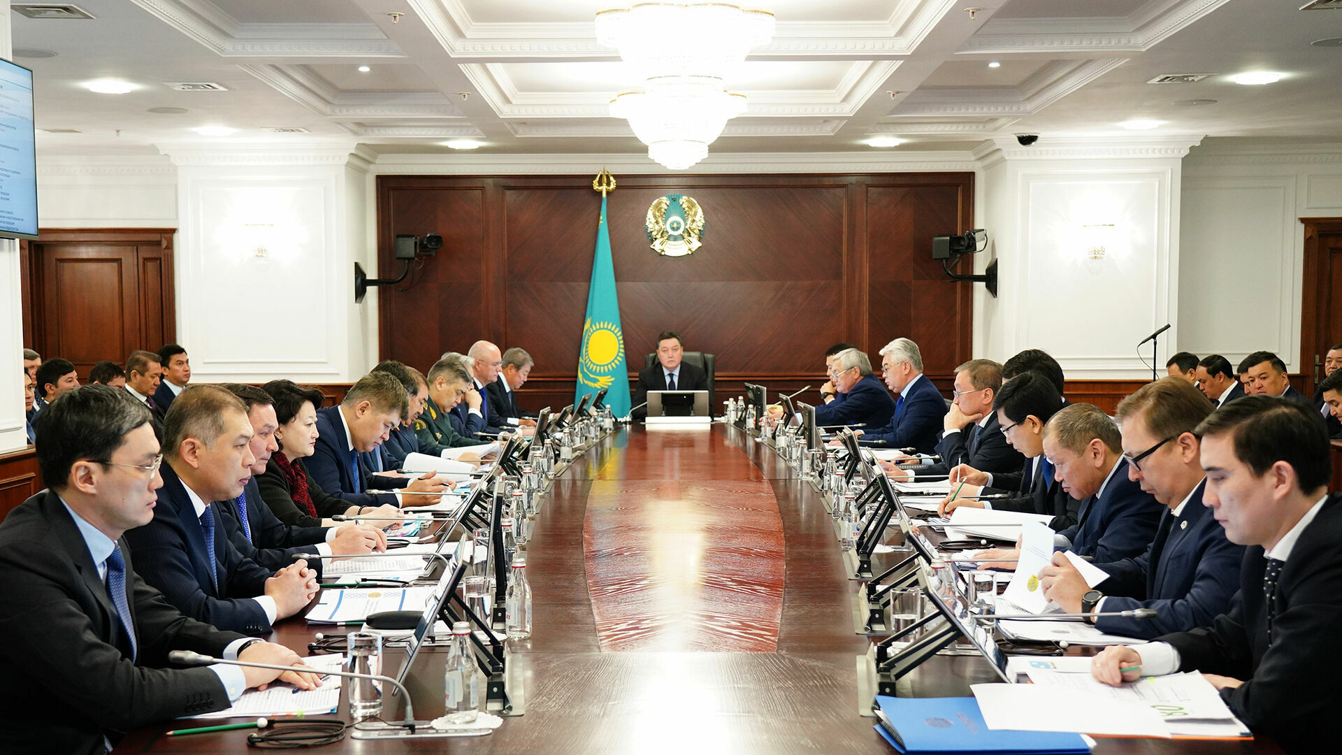Government of Kazakhstan dismissed, is Nazarbayev next in line?