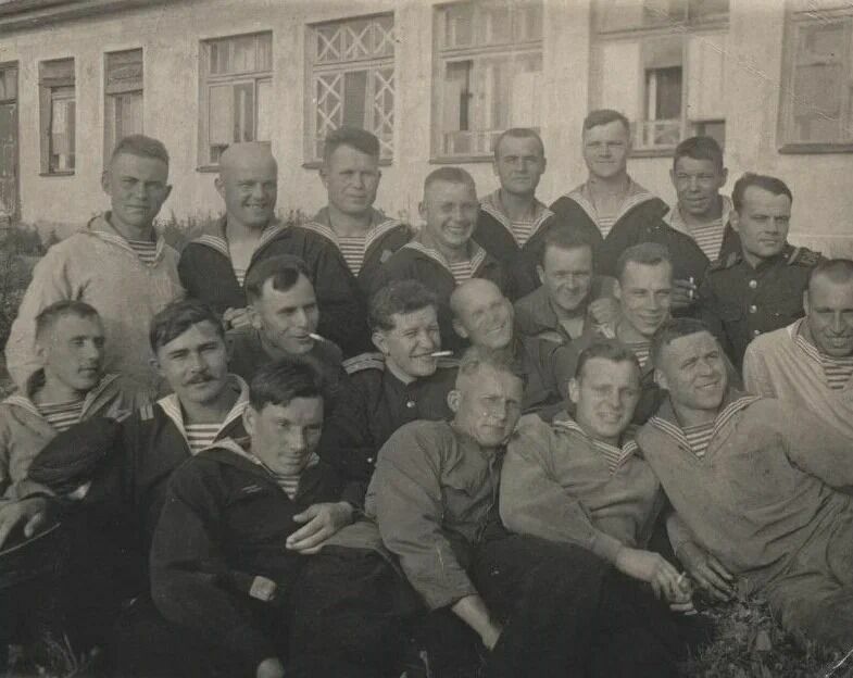 1944 г.  Завтра в поход. Фотография на память