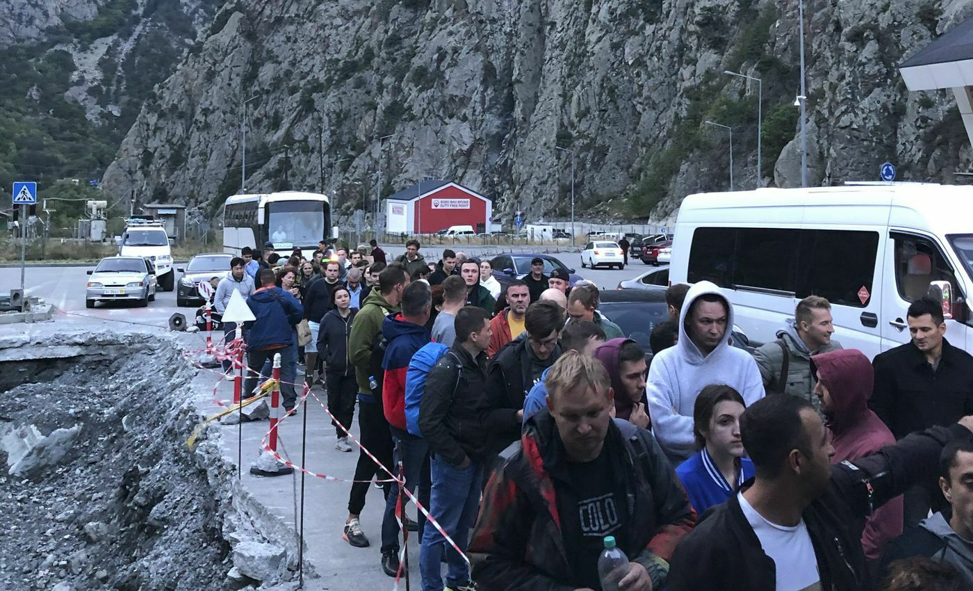 Russians allowed to cross border with Georgia on foot