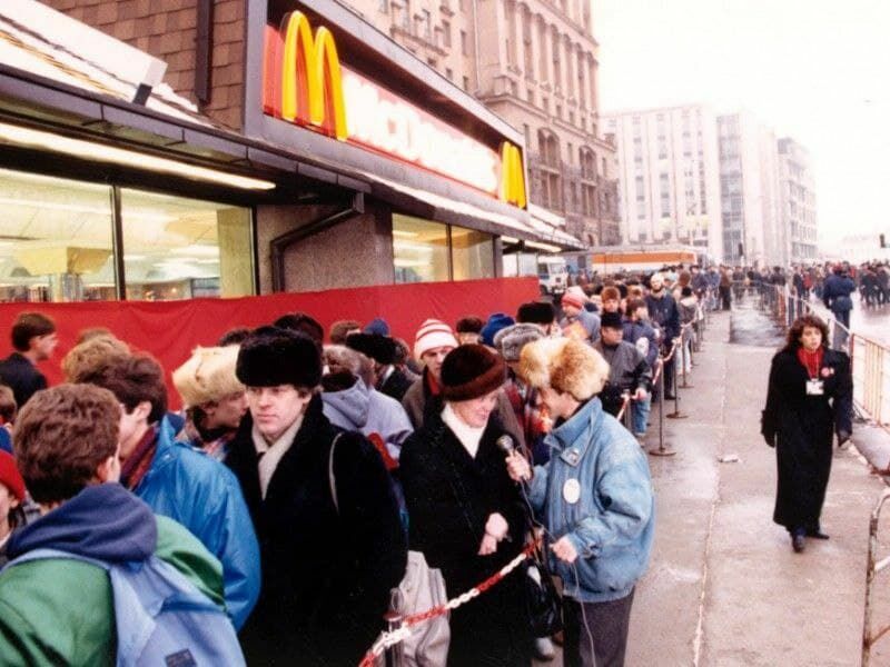 Pushkinskaya sq. in Moscow on January 31, 1990. The first "Mac" in the USSR