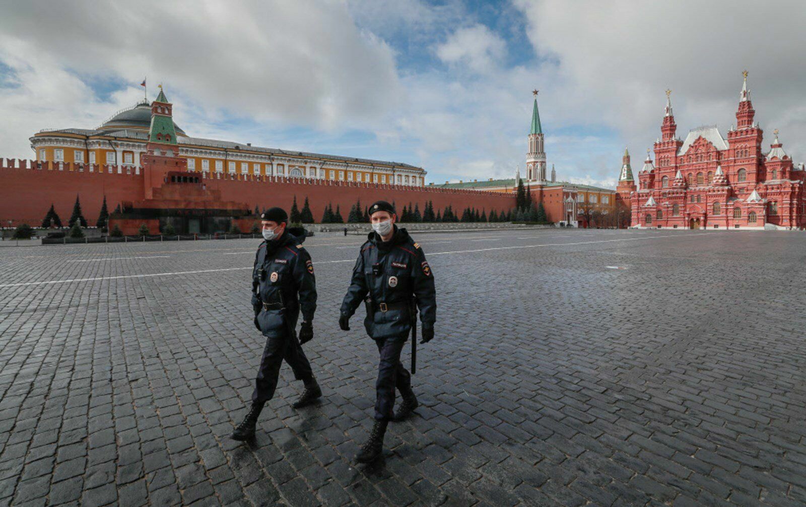 Spy mania in action: Russian photographers complain about bans again