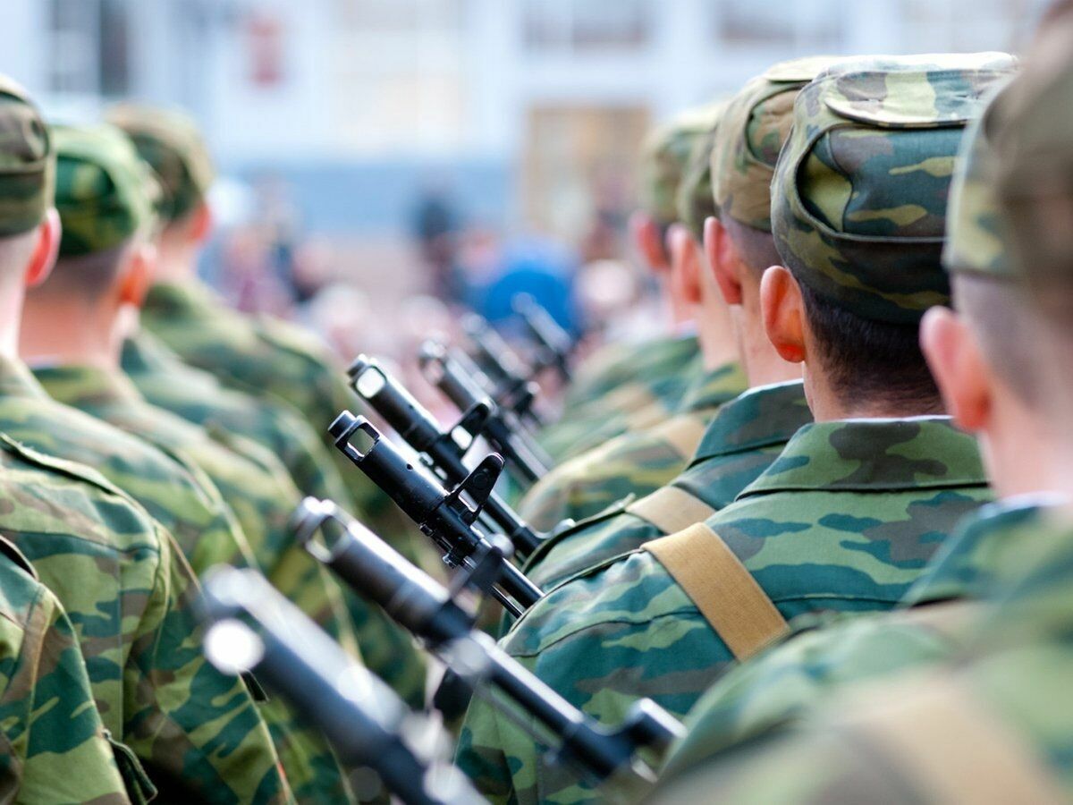 "... But you hang in there.!": The Ministry of Finance proposes to cut spending on the army