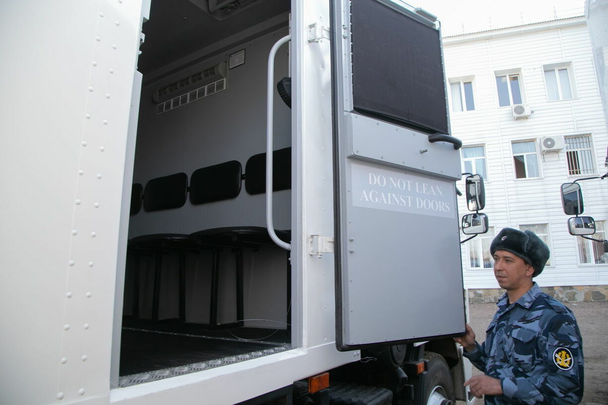 Paddy wagons with air conditioners and toilets appeared in Moscow