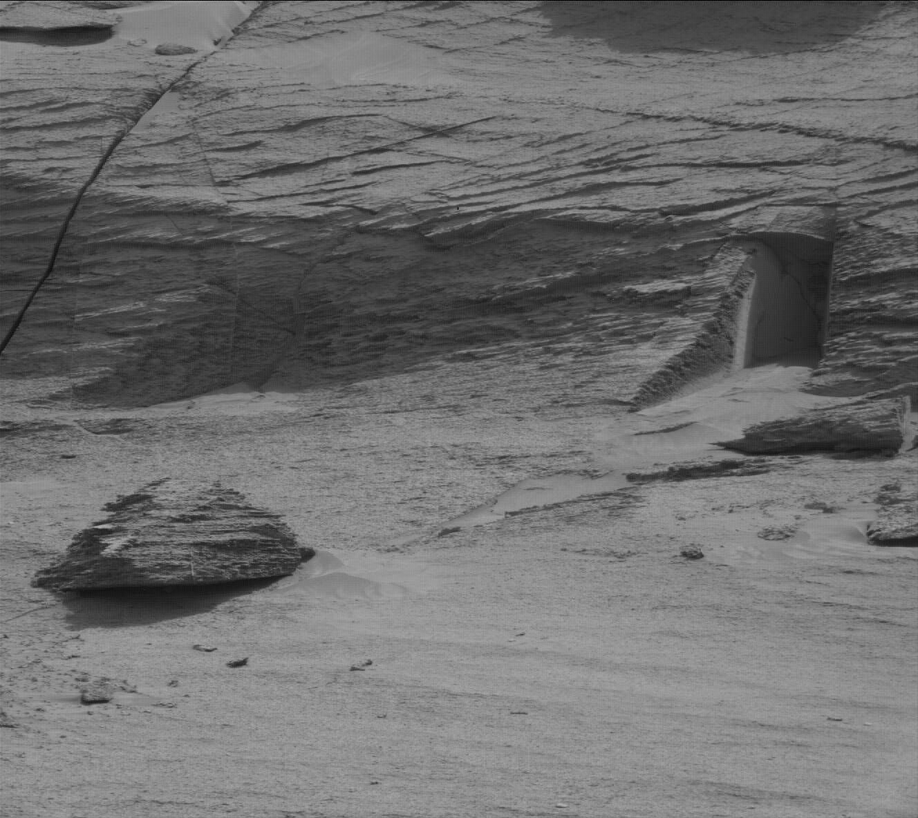Photo of the day: Curiosity rover discovers mysterious hole in Martian rock