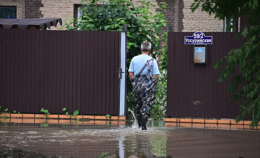 In Primorye, the water left the flooded houses and yards