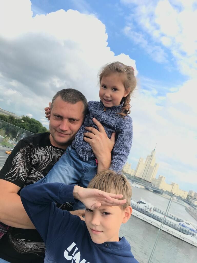 Алексей с детьми.