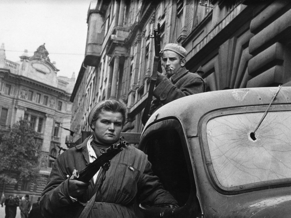 1956 г. Жители Будапешта вышли на защиту революции