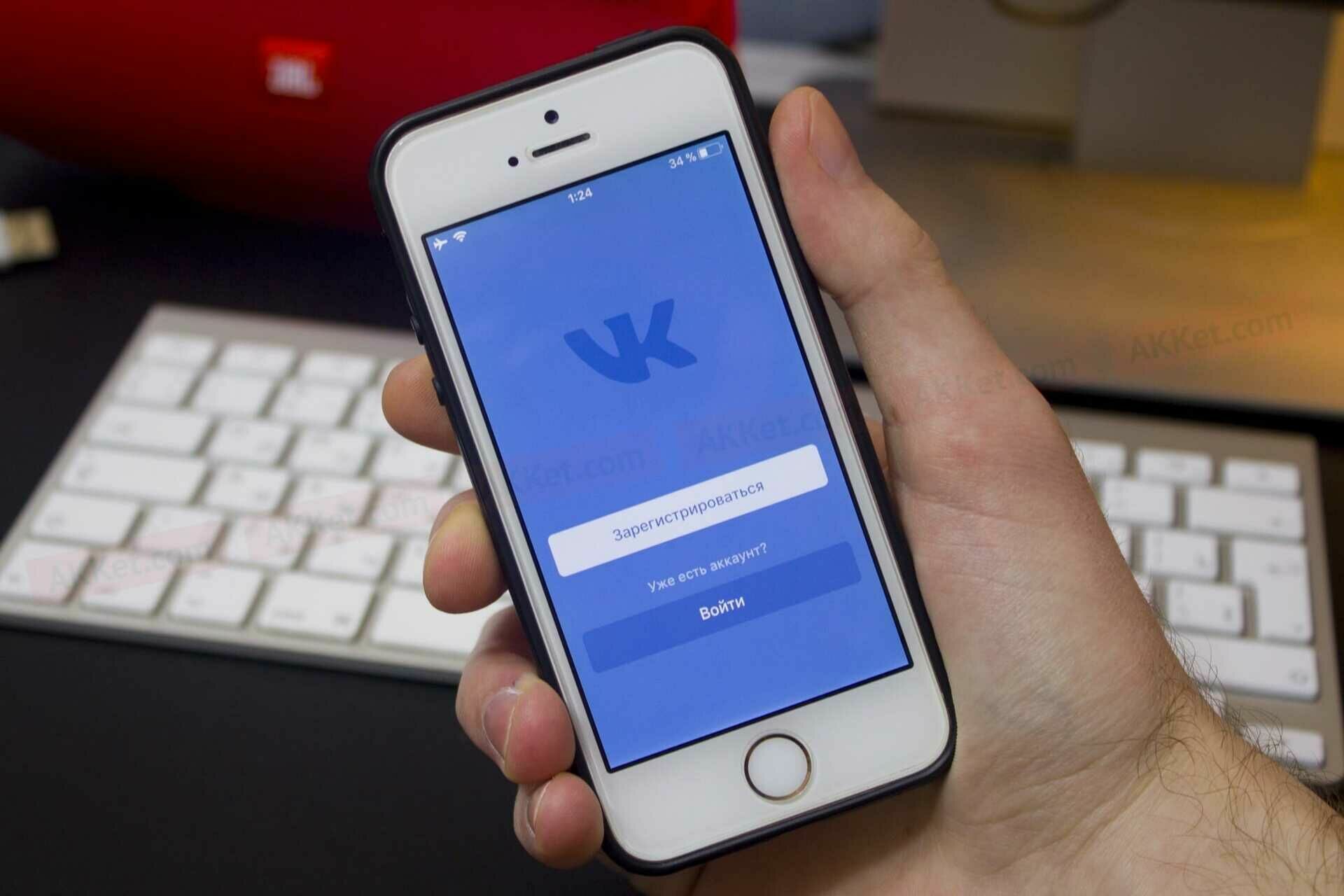 Analyst: messengers and advertising reduce the number of VKontakte users