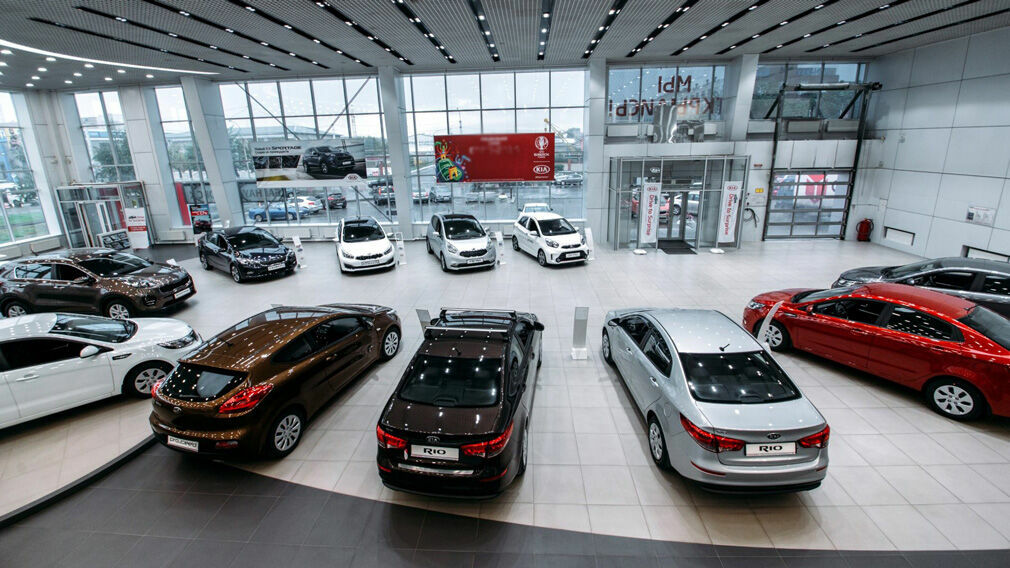 Expensive "iron horse": showrooms have only few cars, and their prices are growing