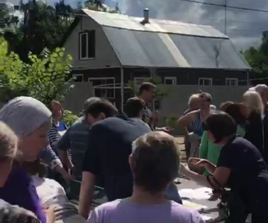 Жители собирают подписи под обращением к мэру