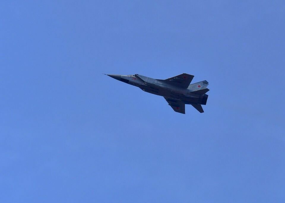 MiG-31 intercepted an American reconnaissance aircraft over the Pacific Ocean
