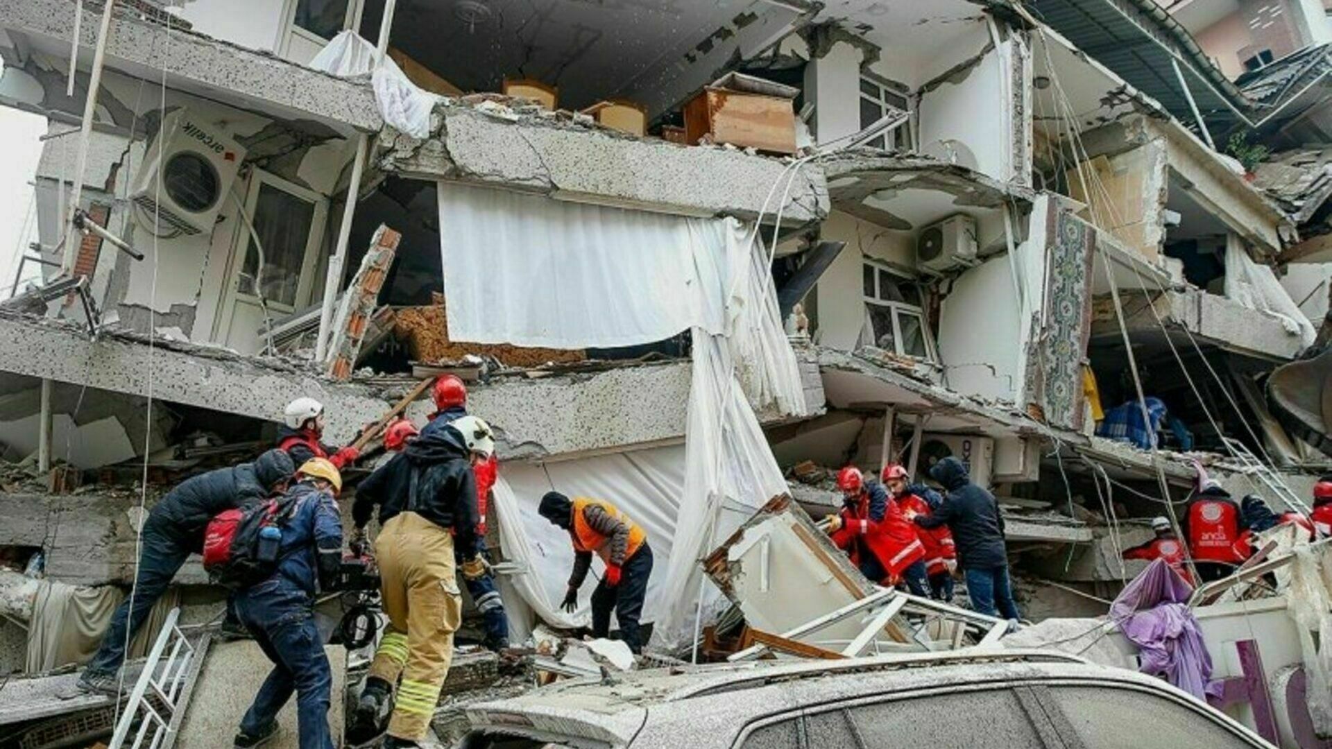 The number of earthquake victims in Turkey and Syria exceeded 7,7 thousand people