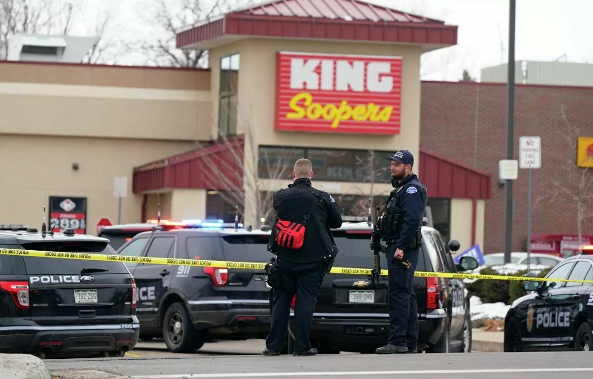 In the US, ten people died in a shooting in a supermarket
