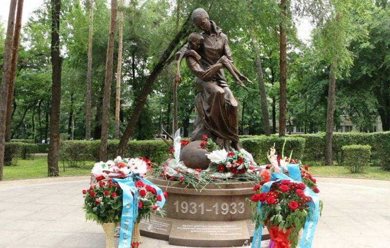 Памятник жертвам Голодомора в Казахстане. Алмата, 2017 год