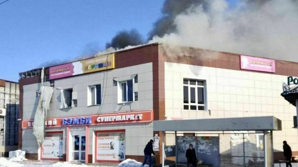 After the repeated shelling of Shebekino, the shopping center caught fire (VIDEO)