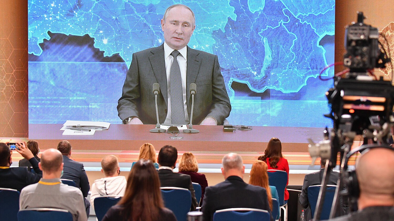 "The show is gone, the conversation remains": political analysts assessed Putin's press conference