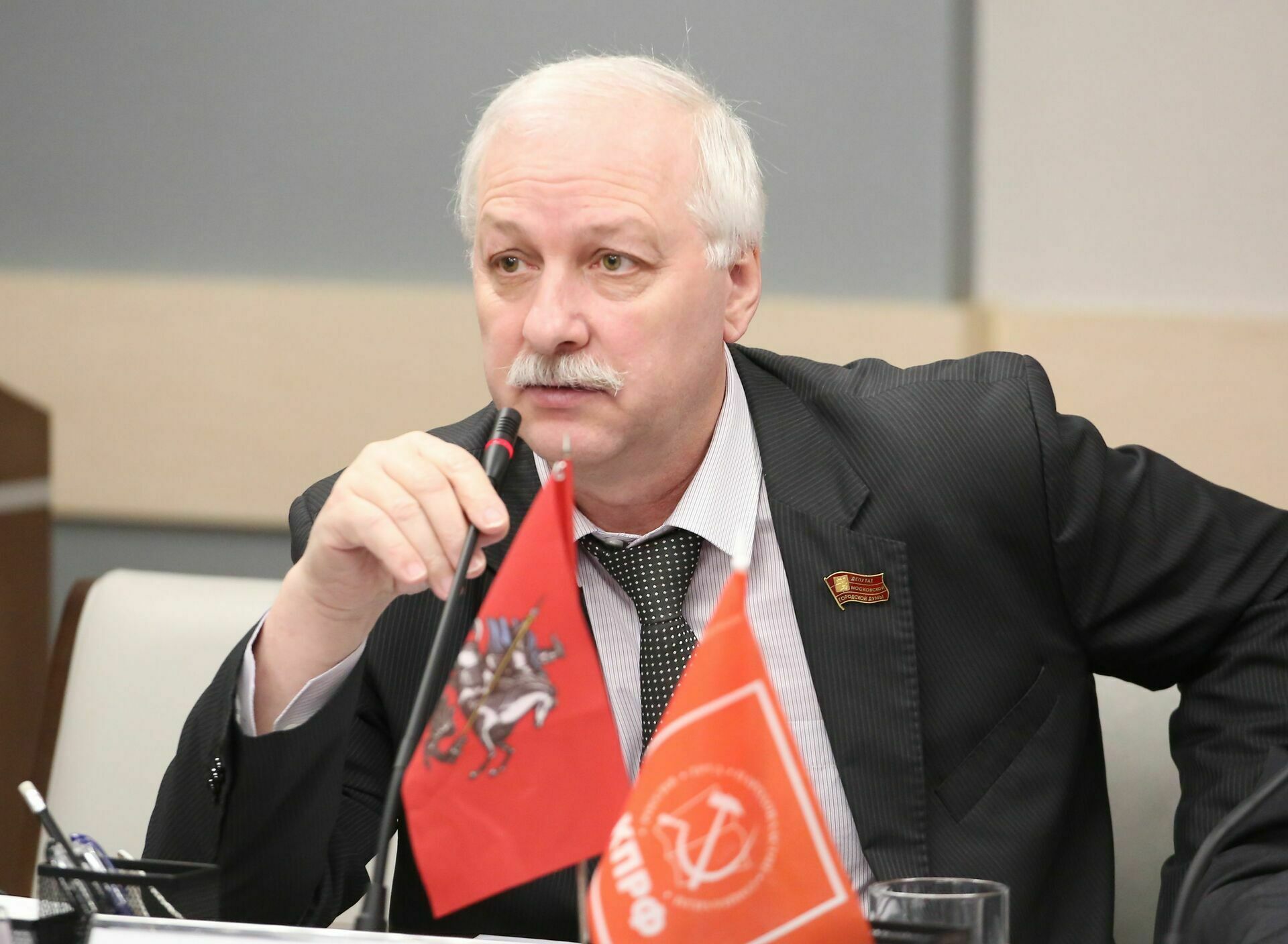 The police detained the head of the Communist Party faction in the Moscow City Duma Nikolay Zubrilin