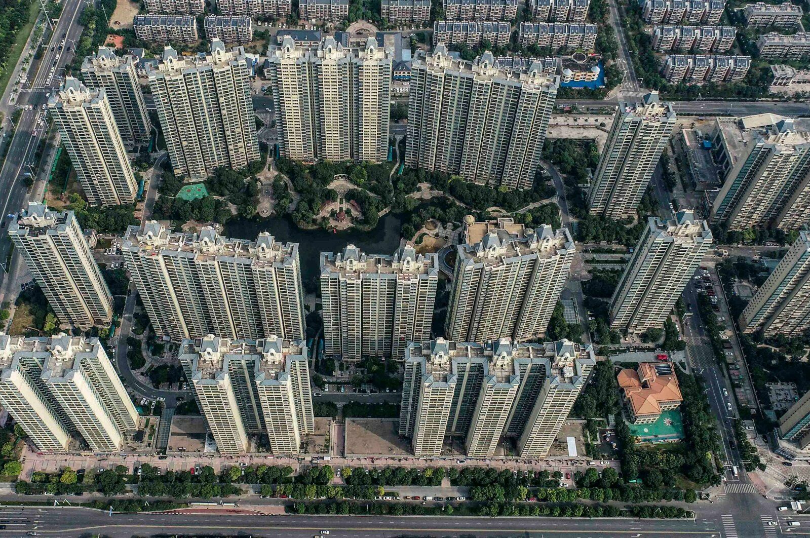 2008 looms over the world: Chinese developer has accumulated 300 billion in debt