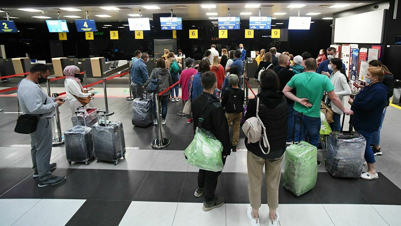 Russians arriving in Russia were obliged to stay at home until the results of the covid test