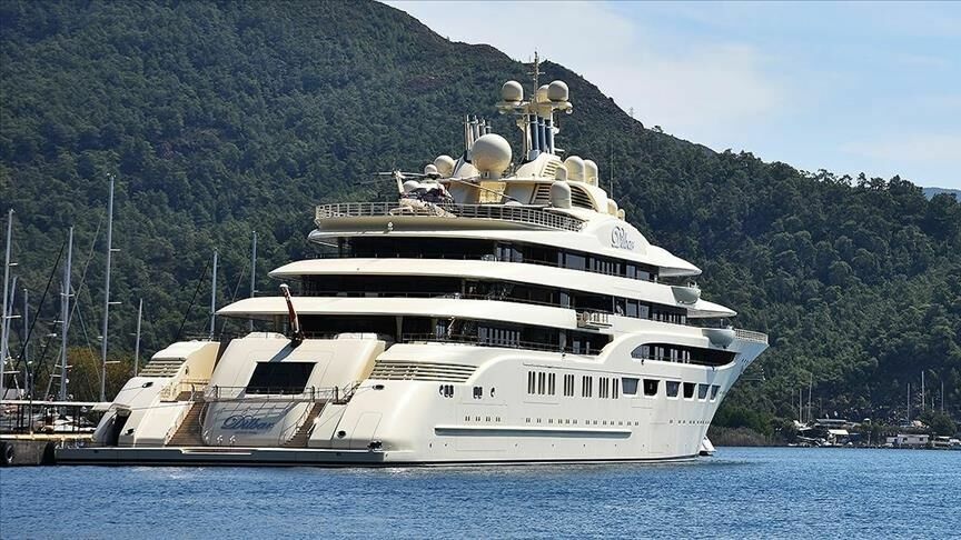 Forbes: Hamburg authorities confiscated Alisher Usmanov's 156-meter yacht