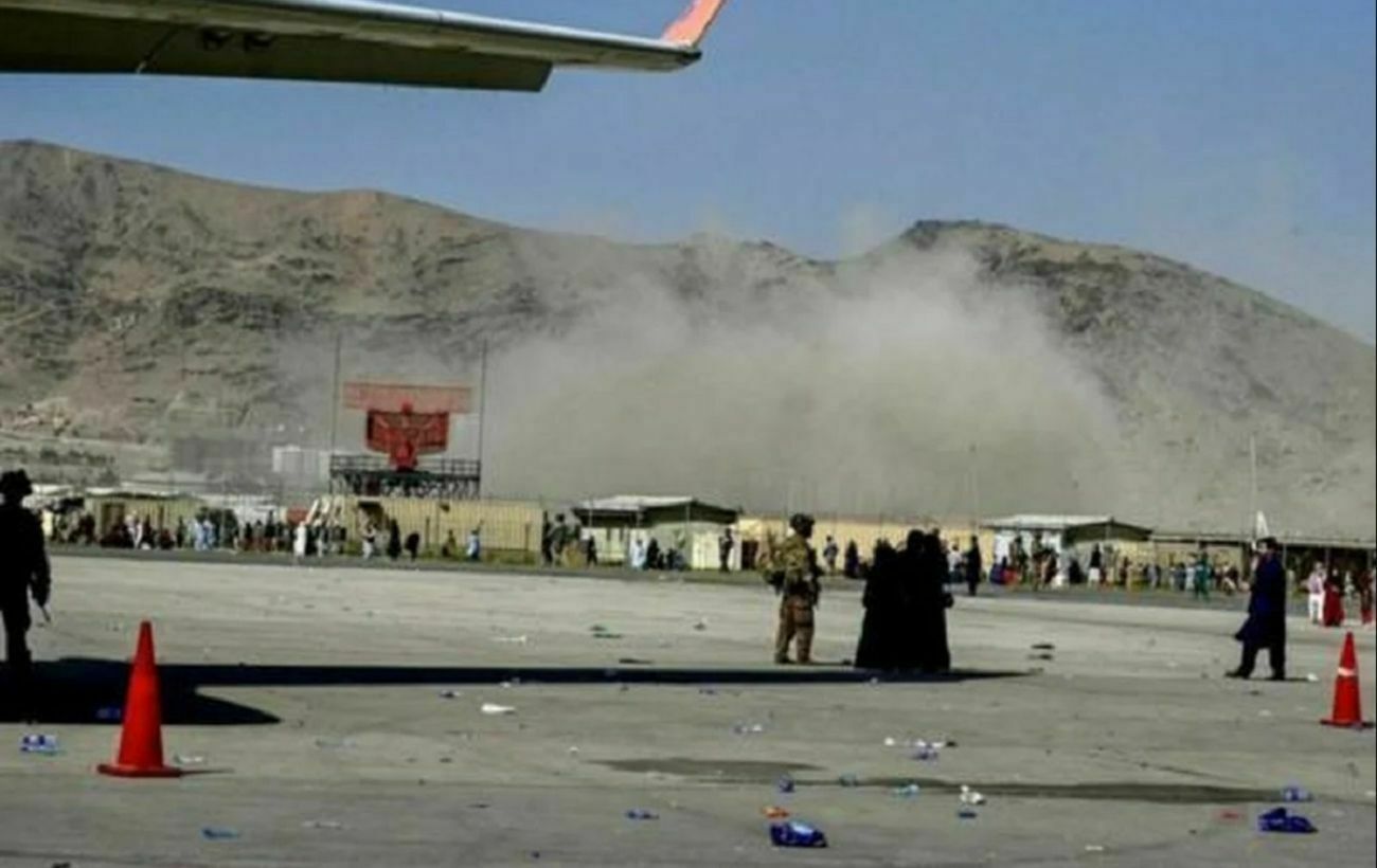 Kabul airport comes under rocket fire